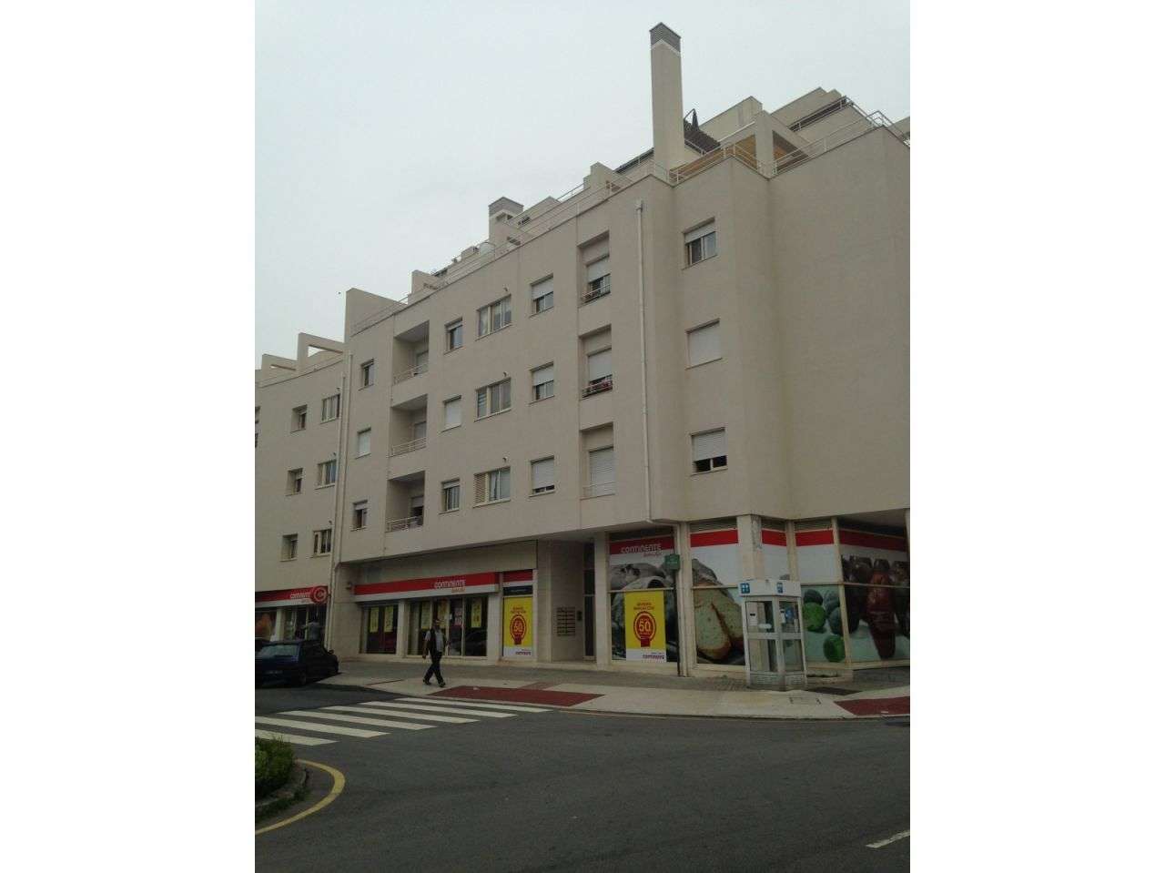 Arrenda-se Lugar de Garagem Duplo - Rua Luís de Aguiar, 52 - Grande imagem: 3/9