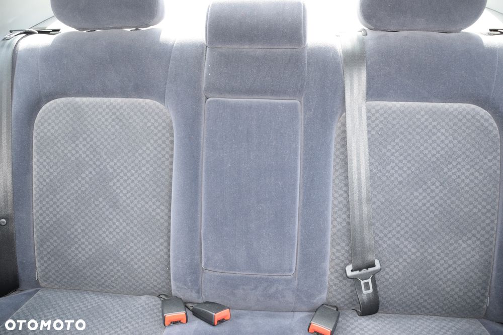 Toyota Avensis 1.6 VVT-i Terra - 14