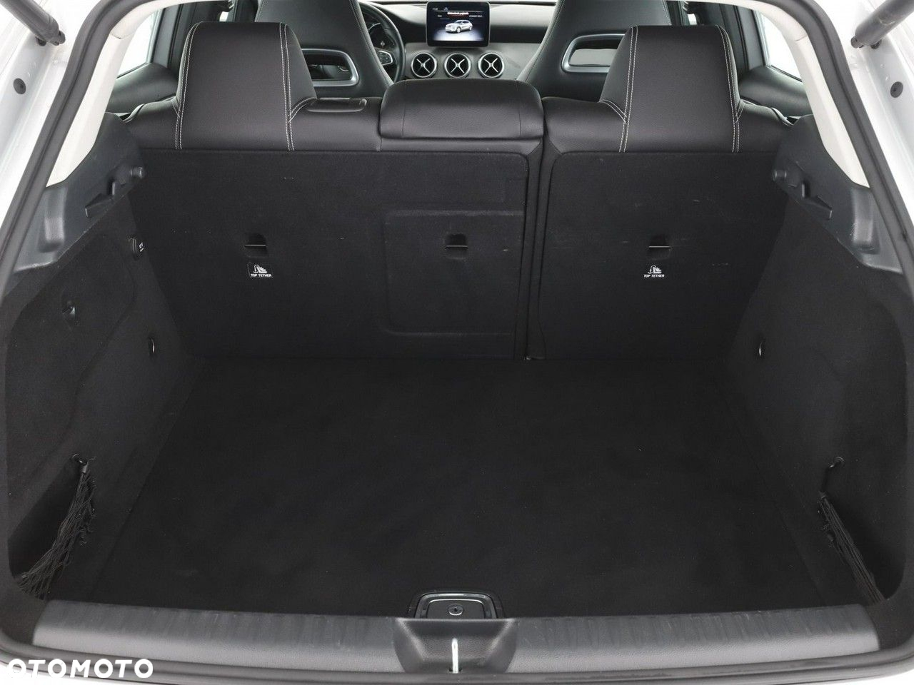 Mercedes-Benz GLA - 21