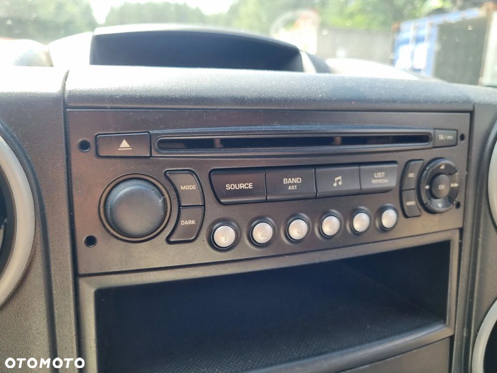 PEUGEOT PARTNER II 08-18 r. radioodtwarzacz radioodbiornik radio  9666968177 + - 2