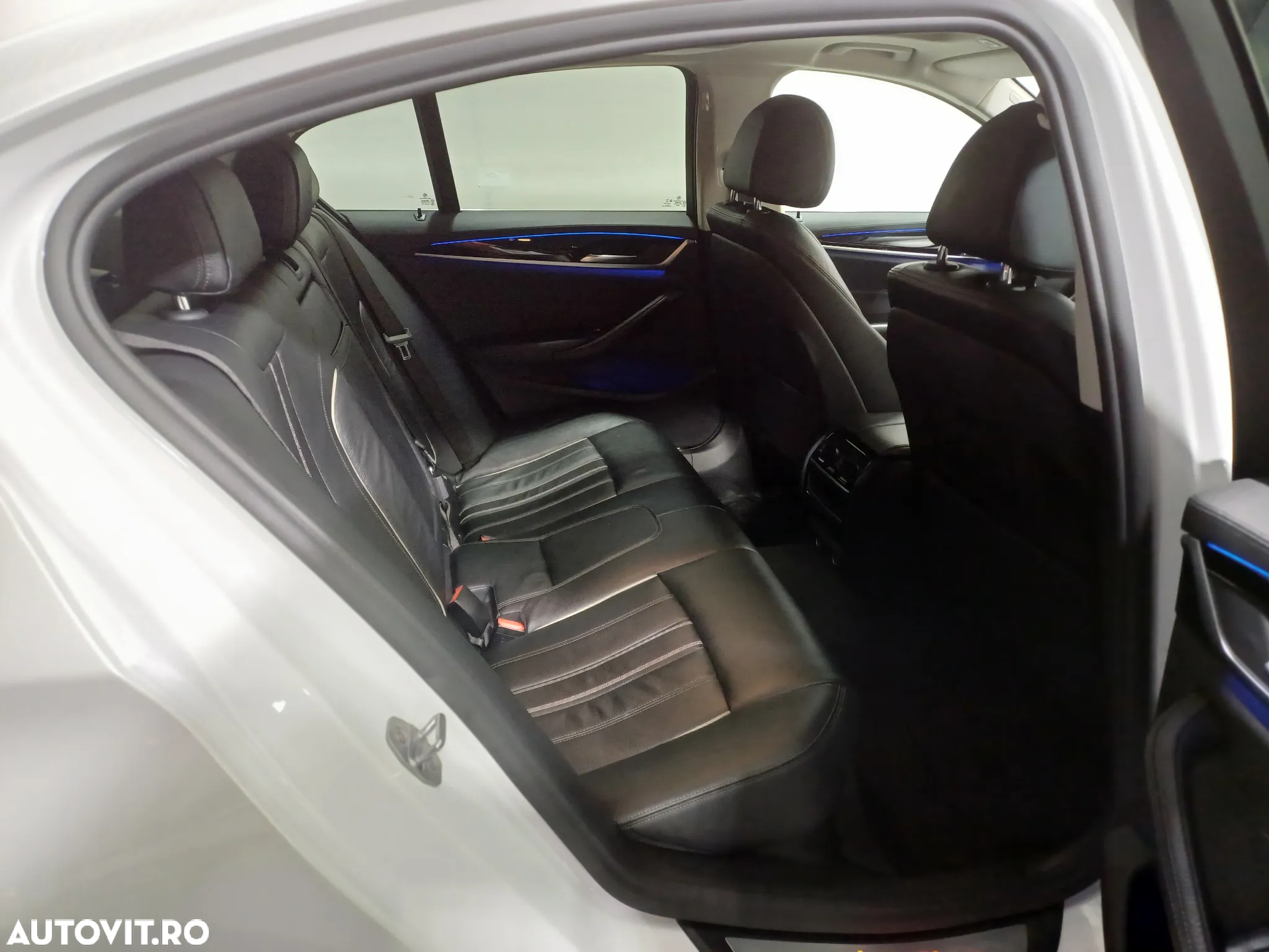 BMW Seria 5 520d xDrive AT - 32