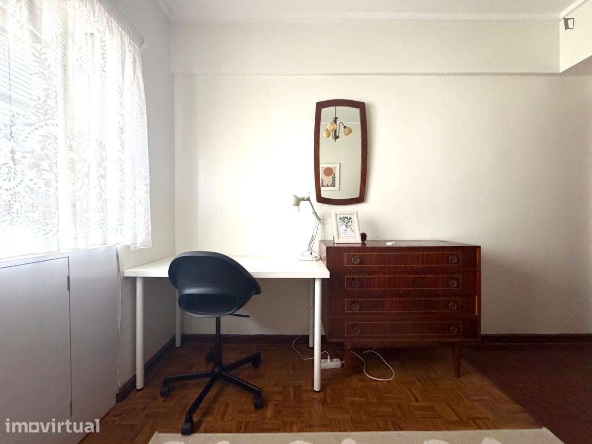 Quarto - localizado em Linda-a-Velha Lisbon - Grande imagem: 3/5