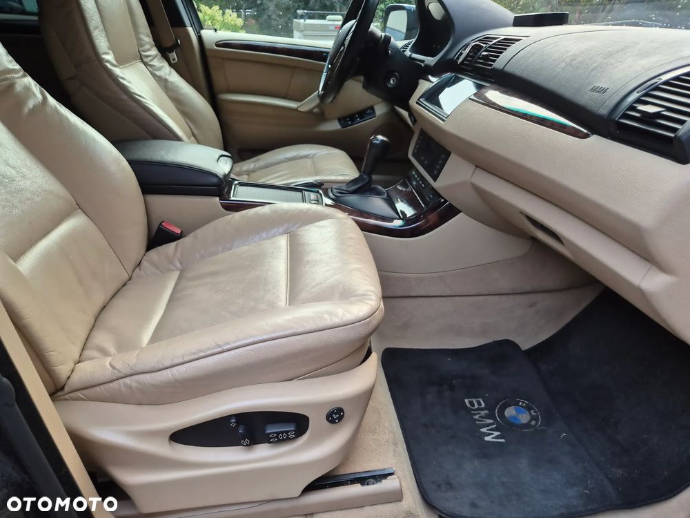 BMW X5 4.4i - 20