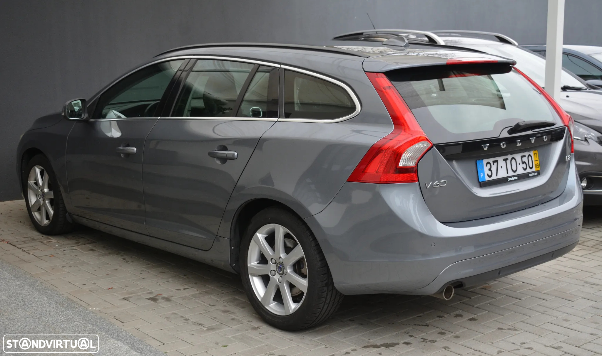 Volvo V60 2.0 D2 Momentum - 11