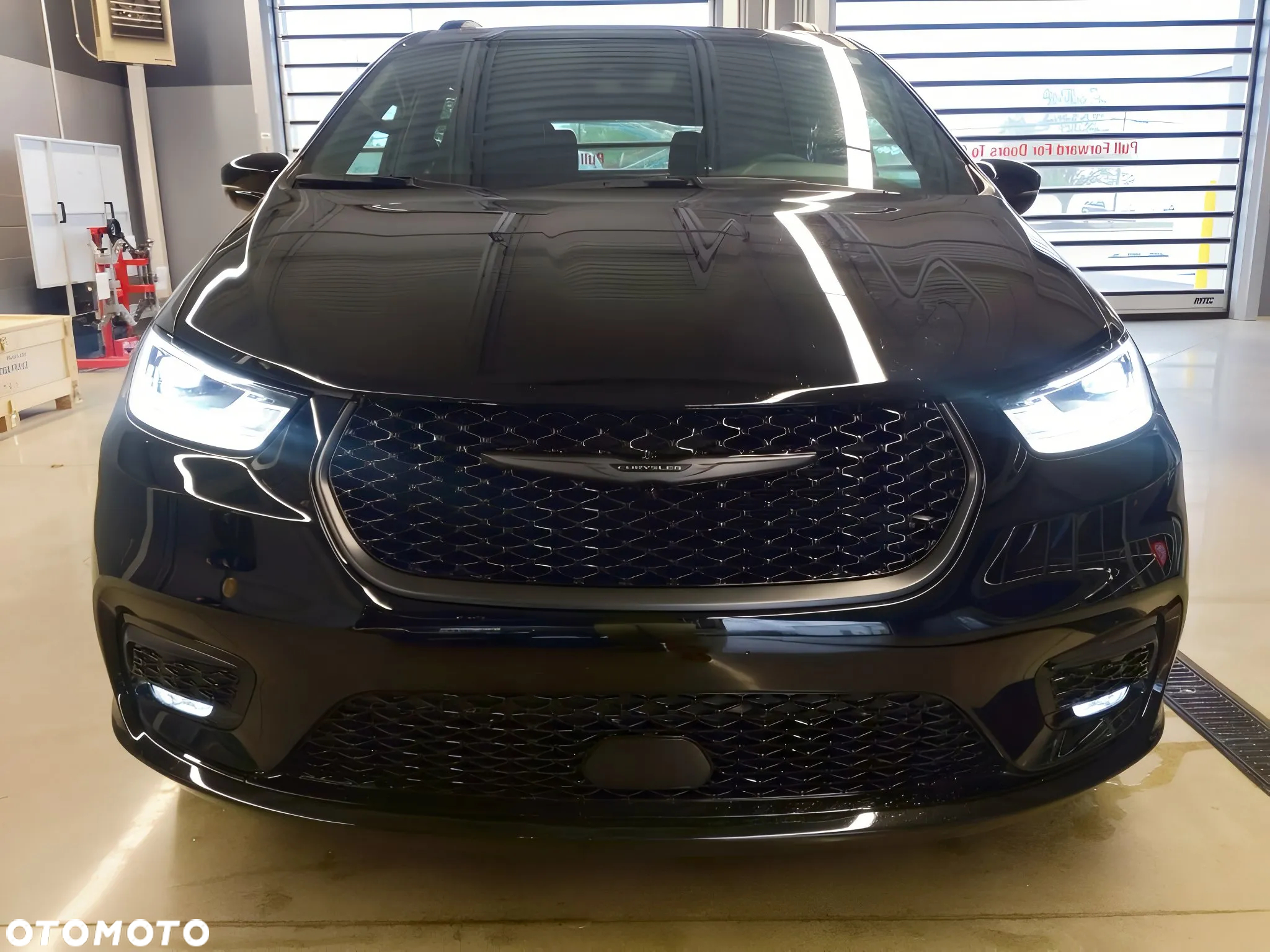 Chrysler Pacifica - 8