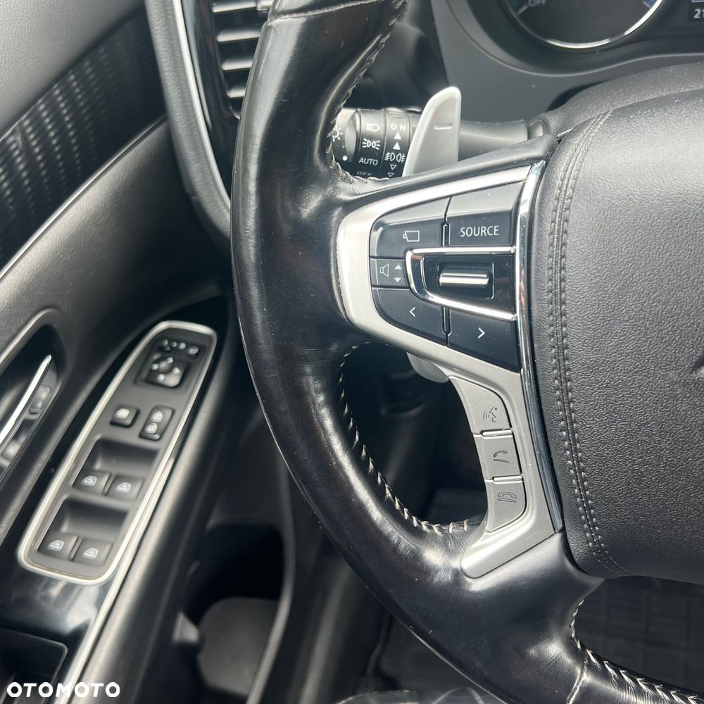 Mitsubishi Outlander 2.4 4WD Diamant - 38