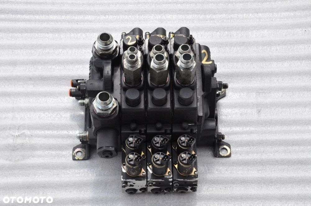 ROZDZIELACZ HARVESTER/ PARKER K170LS-03-FI04-117 - 2