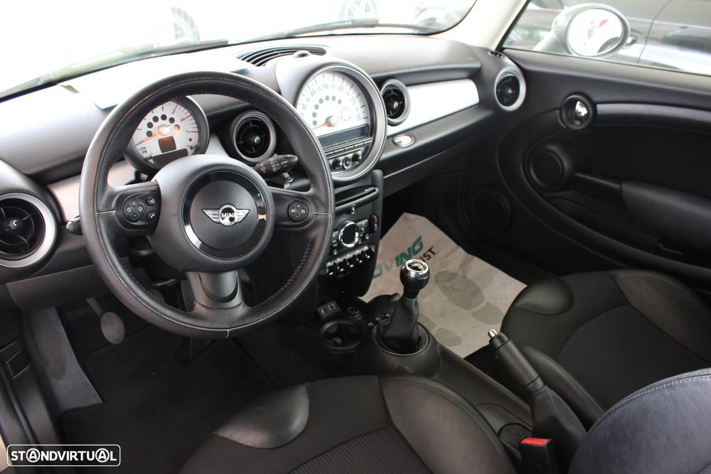 MINI 3 Portas Cooper D - 7