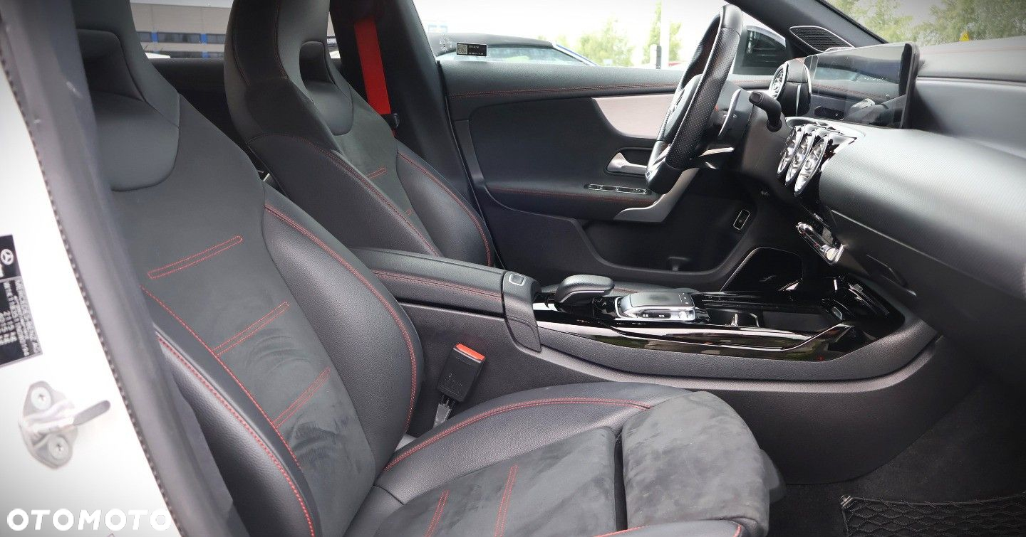 Mercedes-Benz CLA - 17