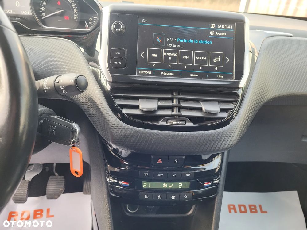 Peugeot 2008 BlueHDi 100 STOP & START Allure - 15