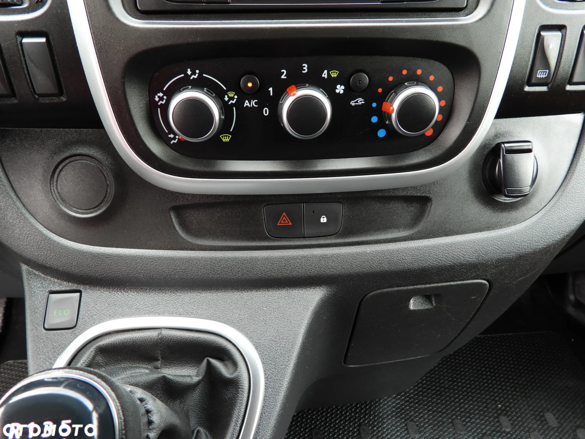 Renault TRAFIC  FURGON CHŁODNIA 0*C TEMPOMAT LEDY KLIMATYZACJA 120KM [ 895067 ] - 36