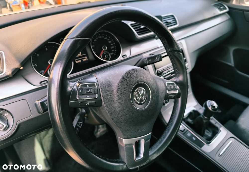 Volkswagen Passat 2.0 TDI 4Motion BlueMotion Technol Comfortline - 13