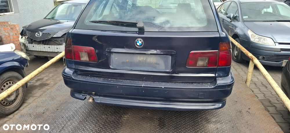 BMW E39 kombi  na części - 10