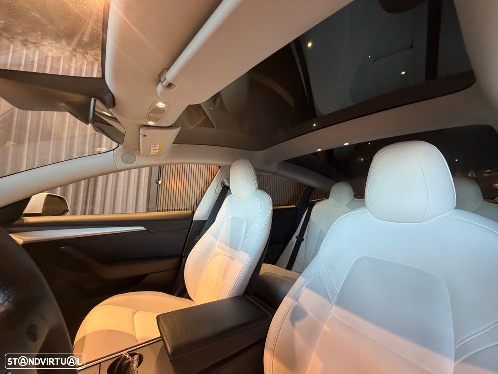 Tesla Model 3 Performance Dual Motor AWD - 24