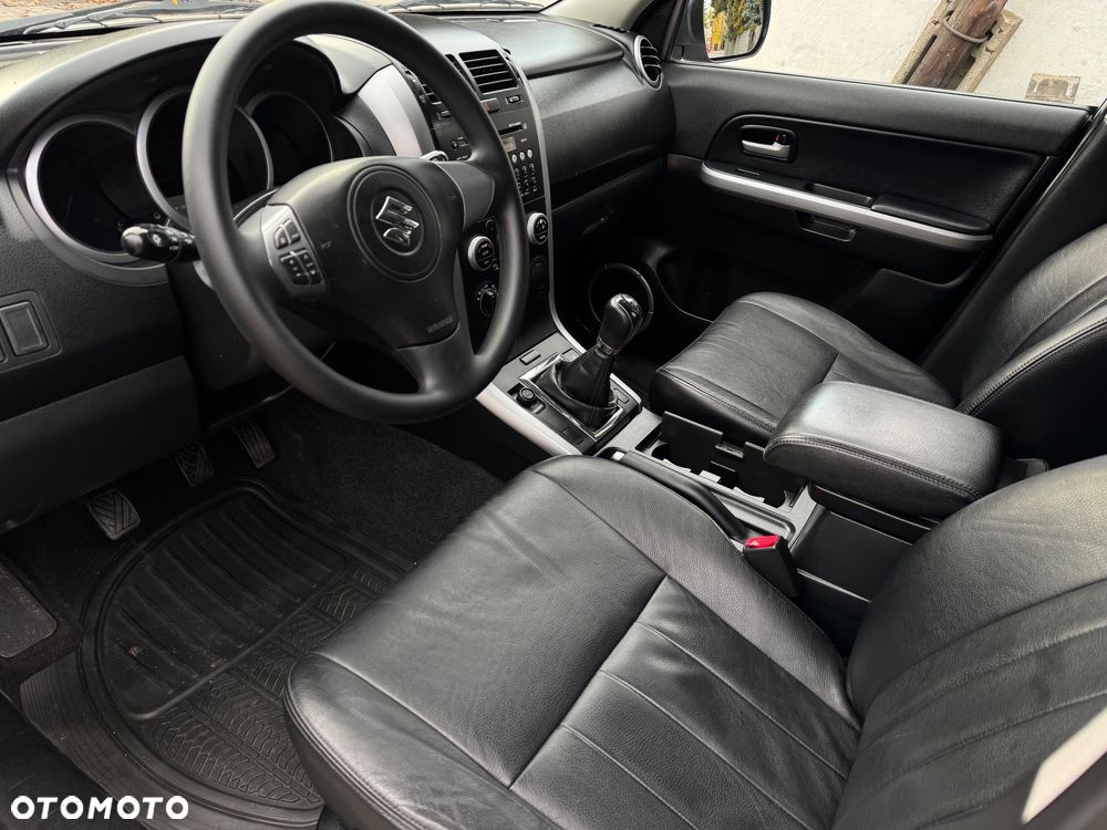 Suzuki Grand Vitara 2.0 De luxe - 17