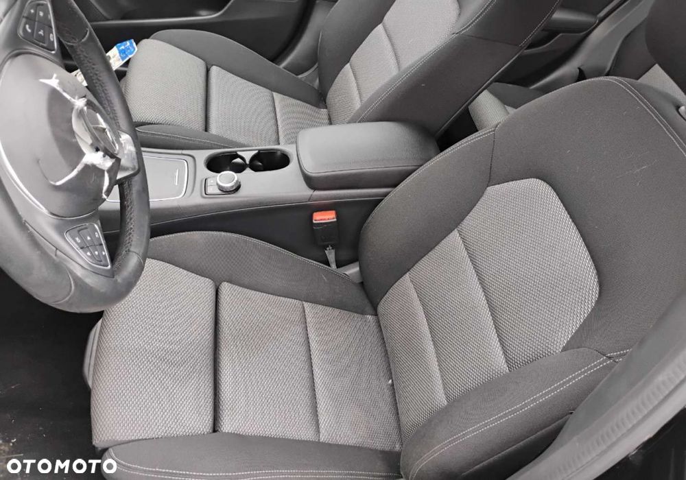 Mercedes-Benz GLA - 8