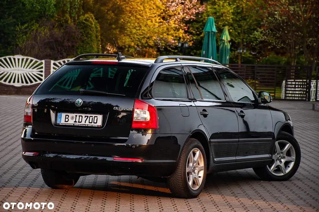 Skoda Octavia Combi 2.0 TDI DPF DSG Ambition - 19