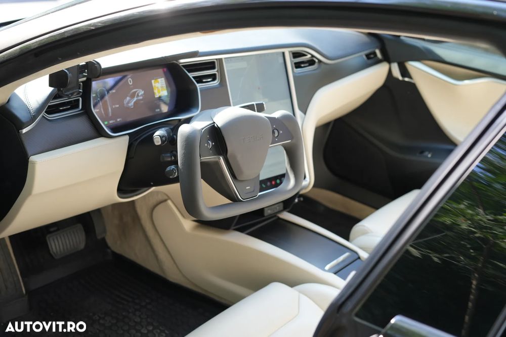 Tesla Model S - 12