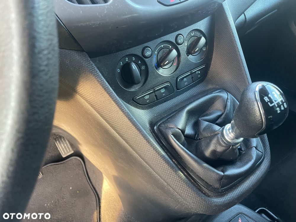 Ford Tourneo Connect - 12