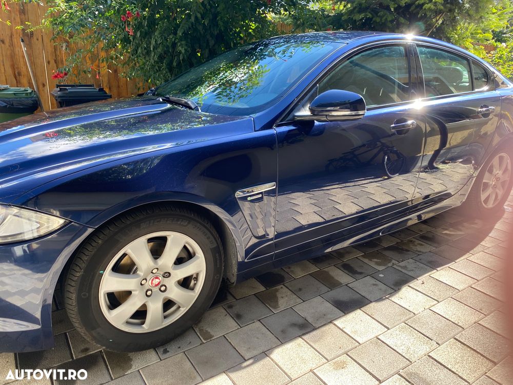 Jaguar XF 2.2D Premium Luxury - 8