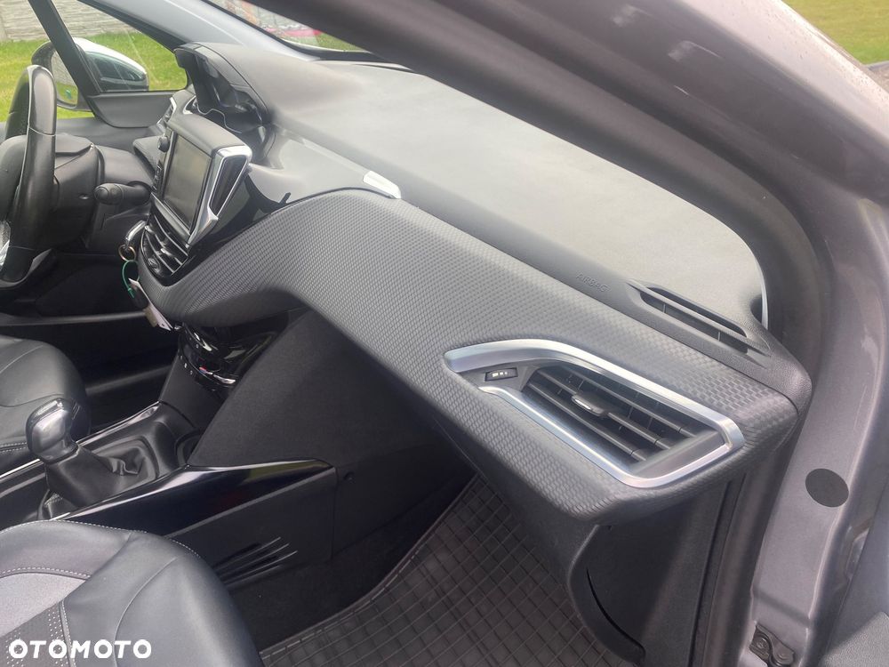 Peugeot 2008 1.6 BlueHDi Allure S&S - 25