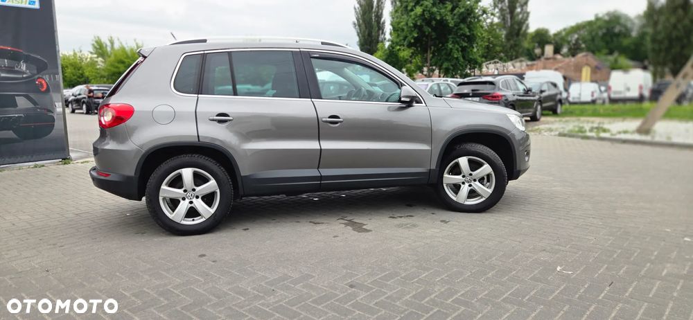 Volkswagen Tiguan 2.0 TDI DPF BlueMotion Technology Exclusive - 17