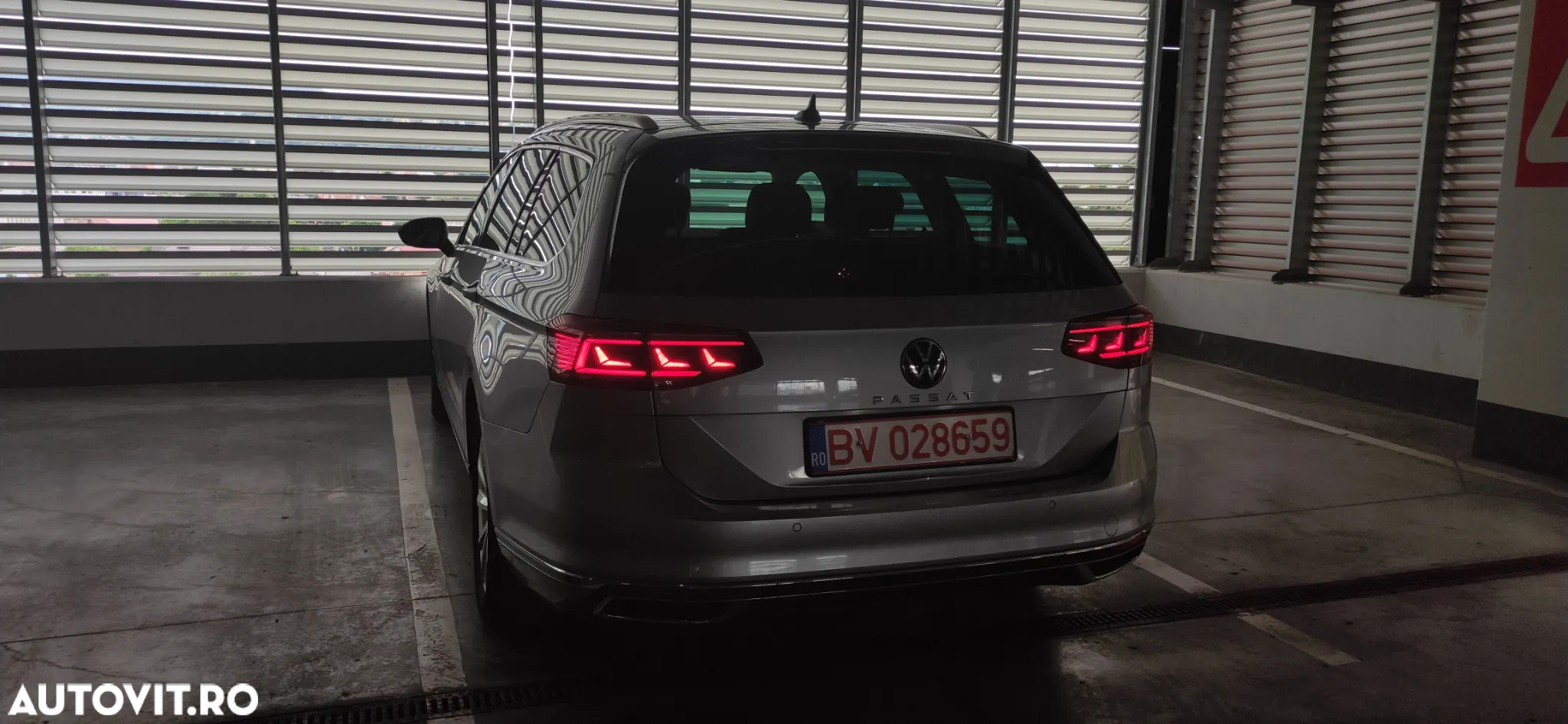 Volkswagen Passat Variant 2.0 TDI SCR DSG Elegance - 9
