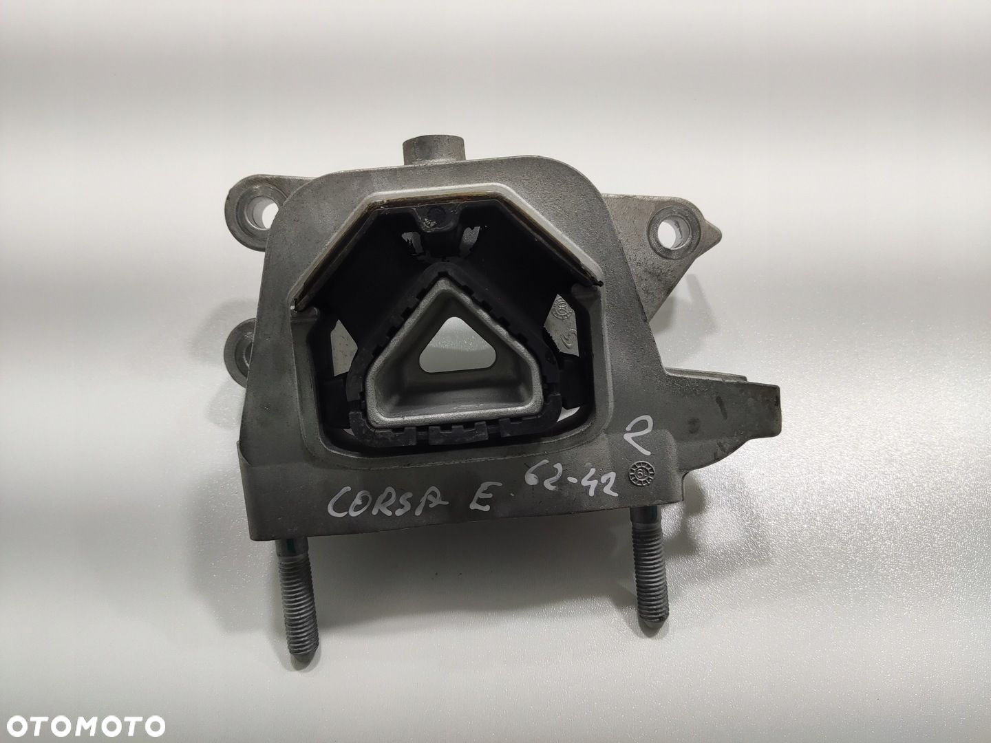 ŁAPA PODUSZKA SILNIKA OPEL CORSA E-CORSA ELEKTRYK 9826533880 2019-2024 - 2
