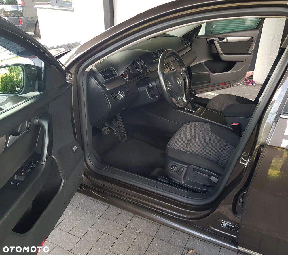 Volkswagen Passat 1.6 TDI BlueMotion - 22