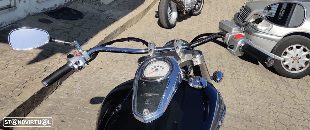 Suzuki Intruder VLR 1800 - 11
