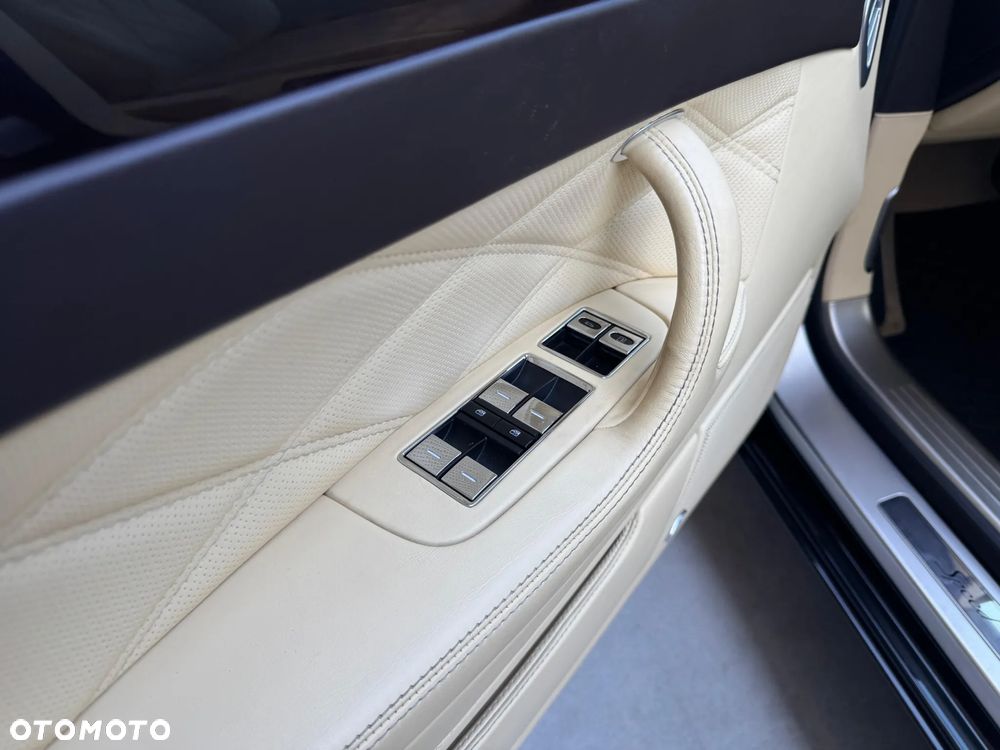 Bentley Flying Spur - 23