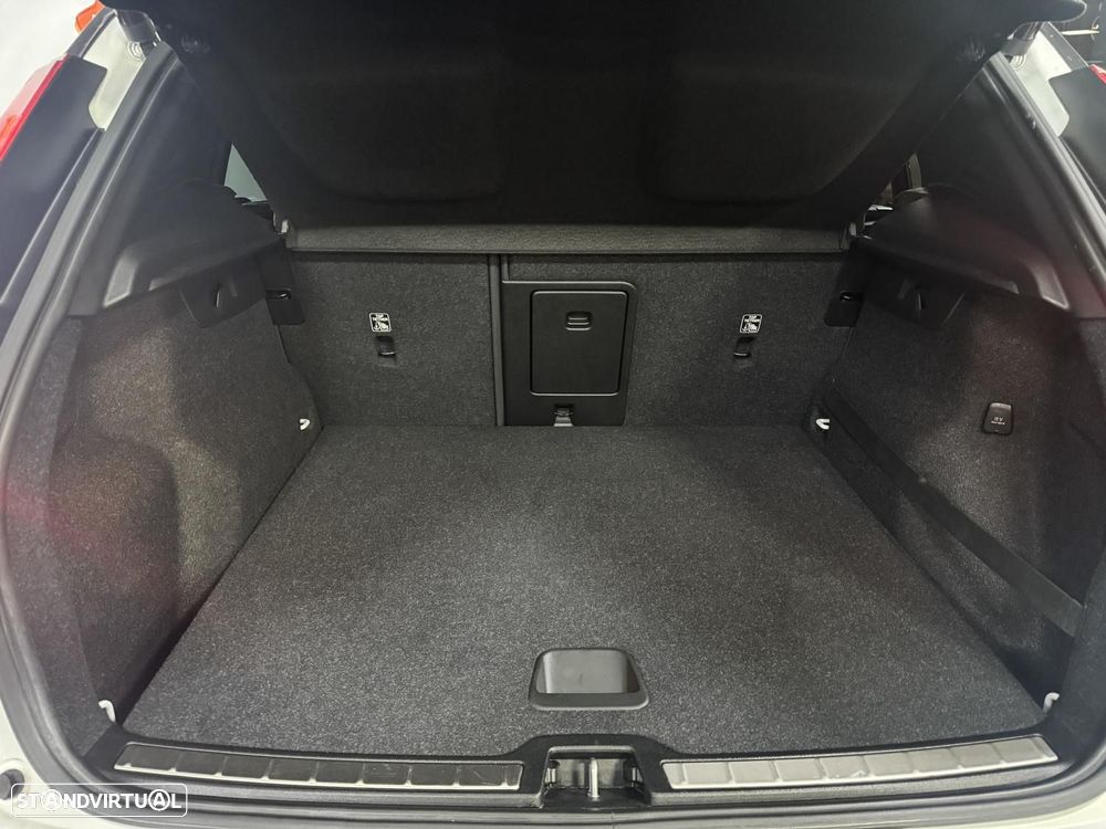 Volvo XC 40 1.5 T2 Momentum Plus - 23