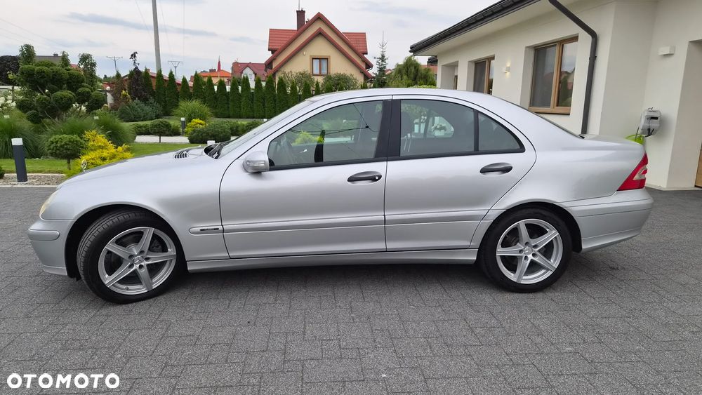 Mercedes-Benz Klasa C 200 Kompressor Classic Sport Edition - 24
