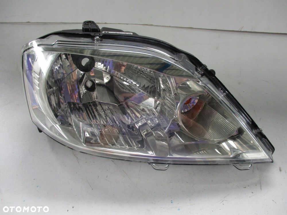 LAMPA PRAWA DACIA LOGAN - 1