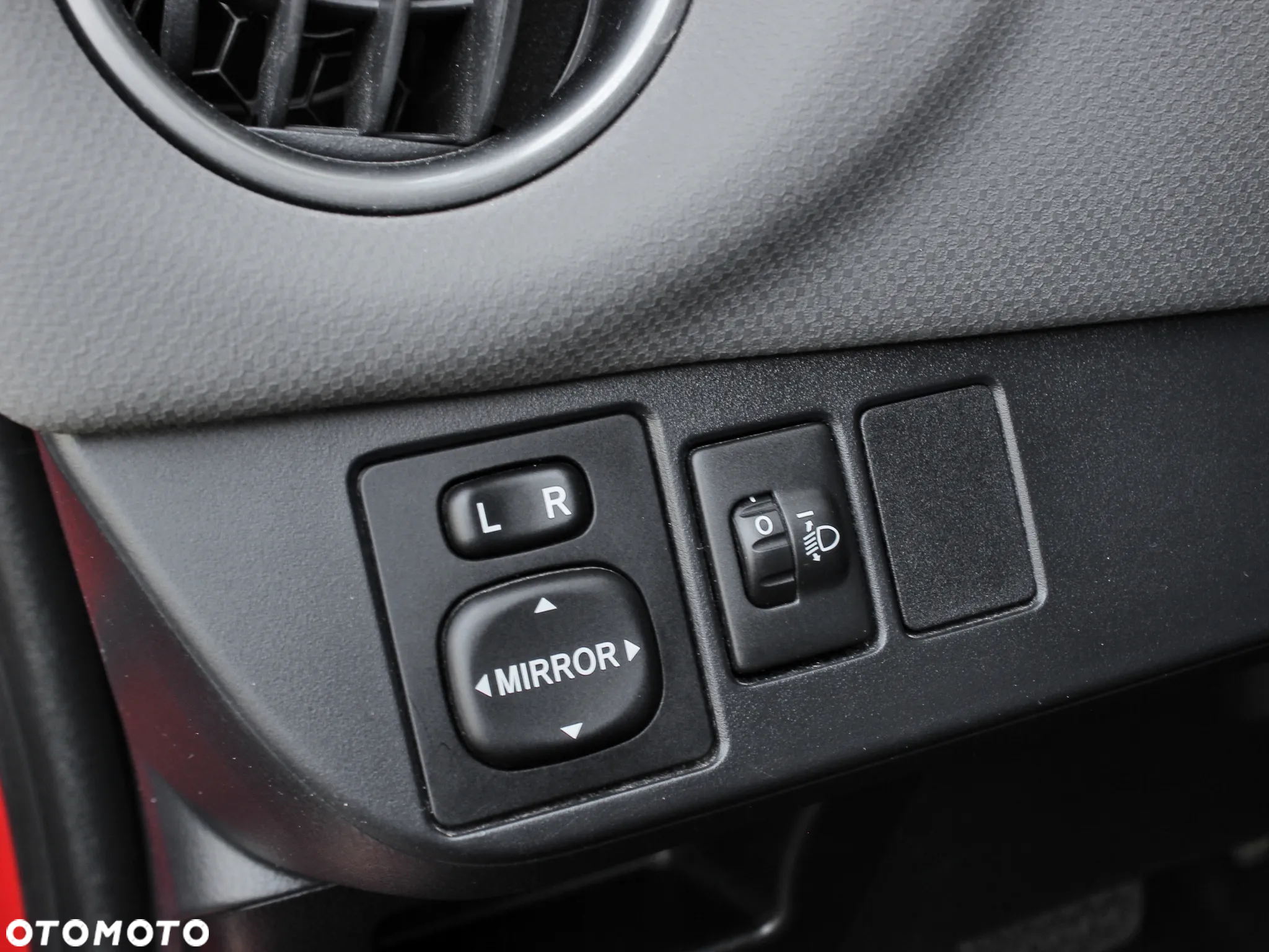 Toyota Yaris Hybrid 100 Premium - 26