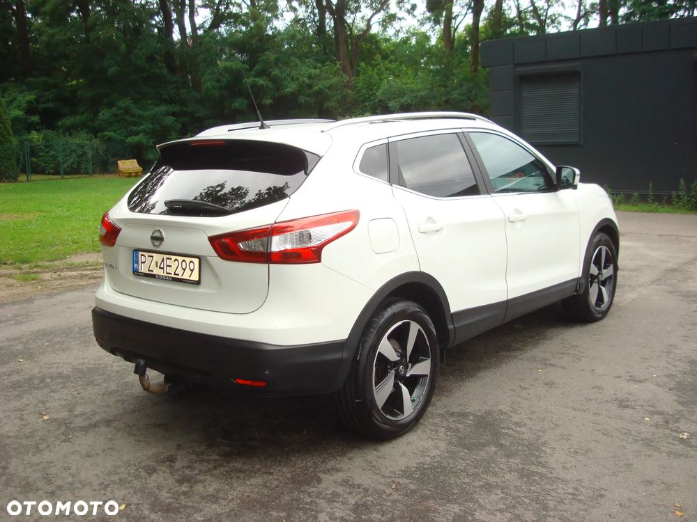 Nissan Qashqai 1.6 DCi Xtronic TEKNA - 4