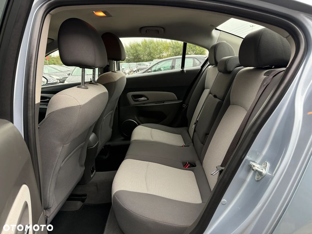 Chevrolet Cruze 1.6 LS - 36