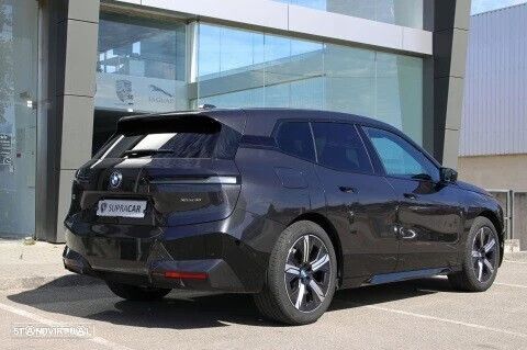 BMW ix xDrive 40 - 7