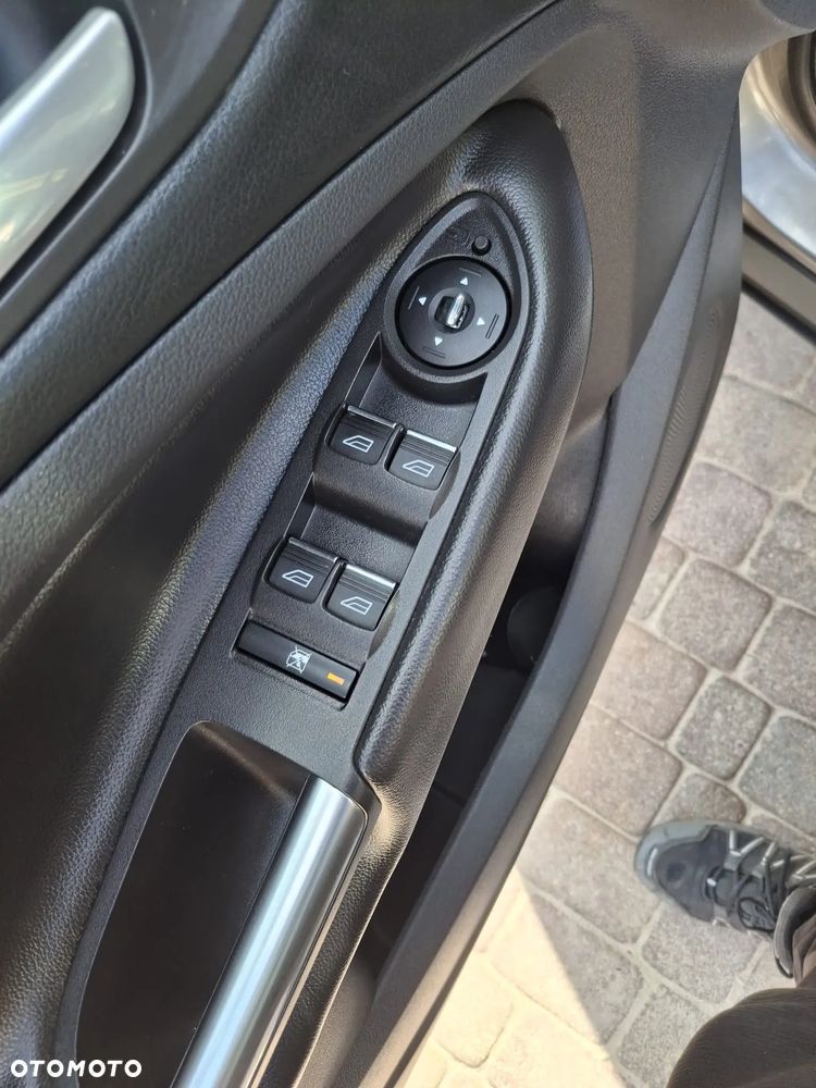 Ford Kuga 1.6 EcoBoost 2x4 Titanium - 27