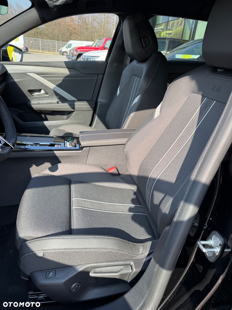 Opel Astra 1.2 T mHEV GS S&S eDTC - 10