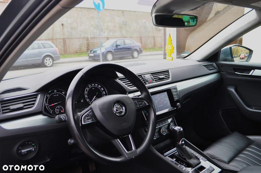 Skoda Superb 2.0 TDI DSG Premium Edition - 12