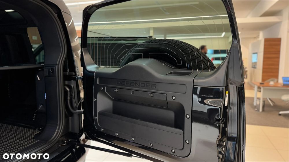 Land Rover Defender - 21