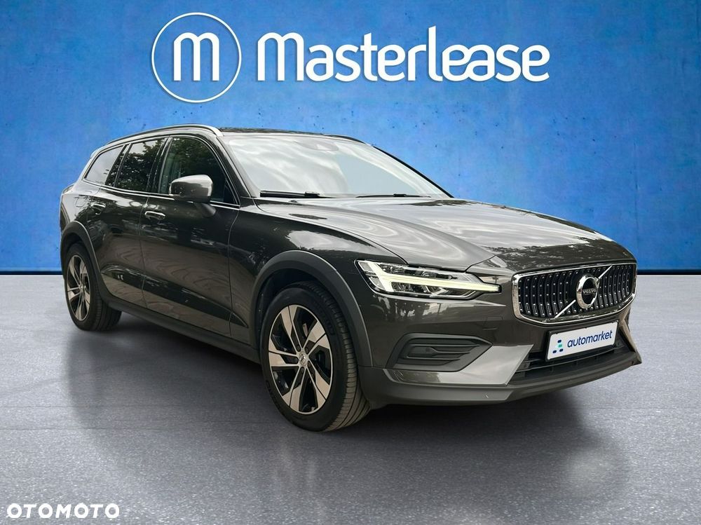 Volvo V90 Cross Country - 1