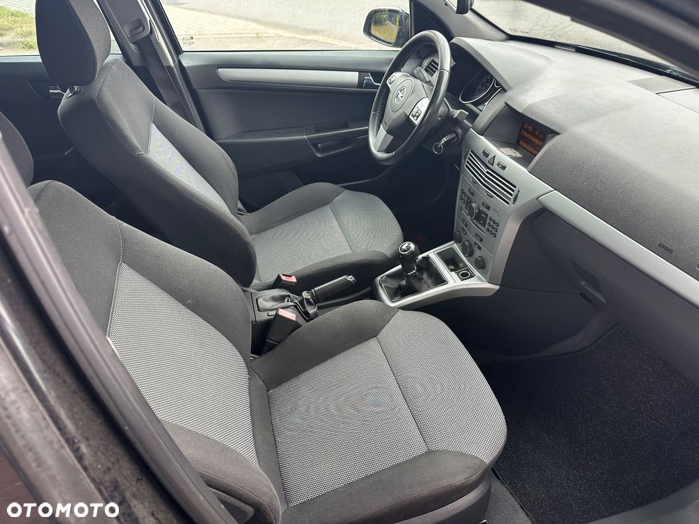 Opel Astra 2009 photo 4