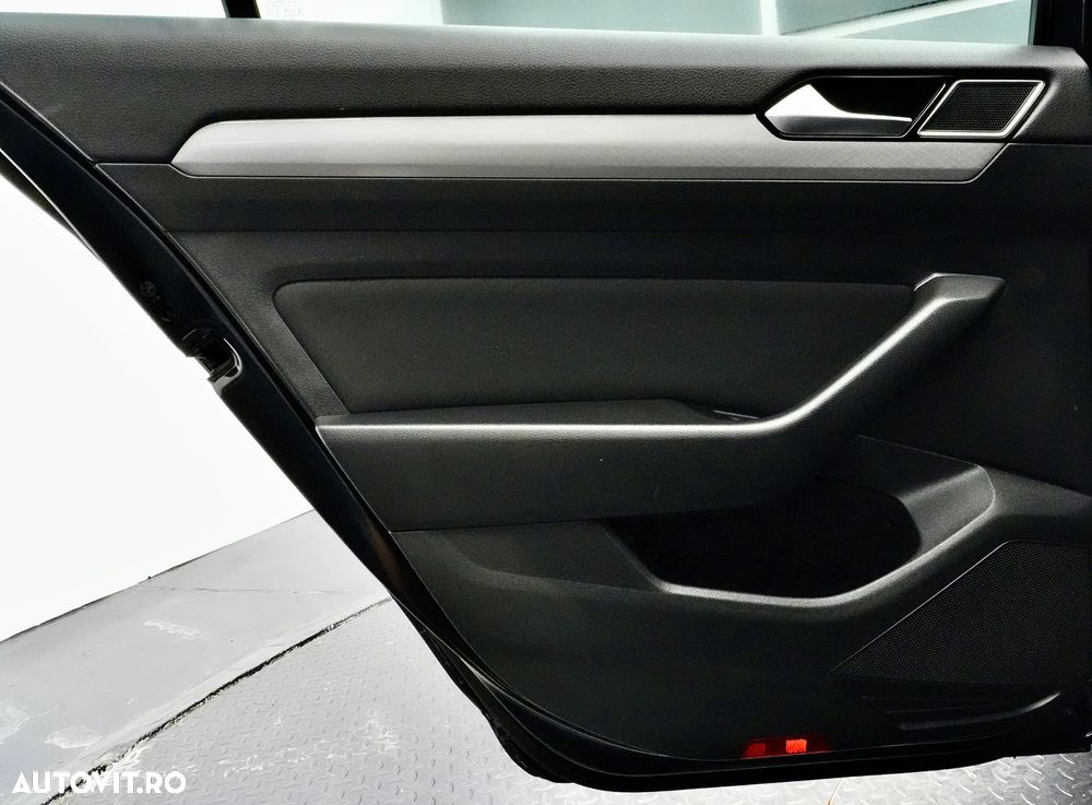 Volkswagen Passat 2.0 TDI DSG Comfortline - 26