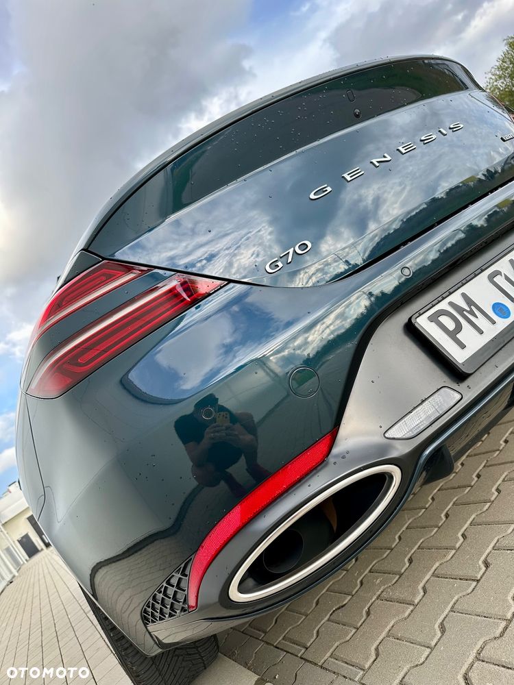 Genesis G70 Shooting Brake 2.0T RWD 8AT Premium - 17