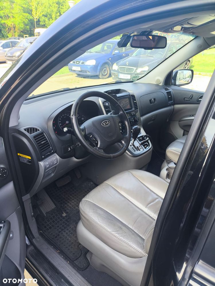 Kia Carnival - 16