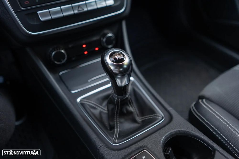 Mercedes-Benz CLA 180 d Urban - 34