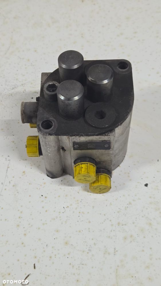 Volvo FH Mercedes MP4 zawór osi skrętnej 8353900106 - 2