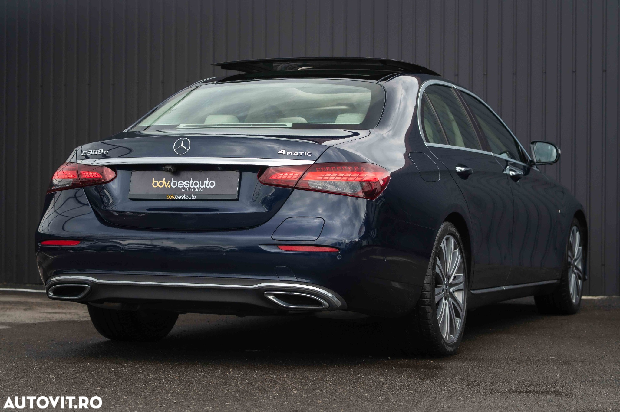 Mercedes-Benz E 300e 4Matic 9G-TRONIC Edition AVANTGARDE - 33